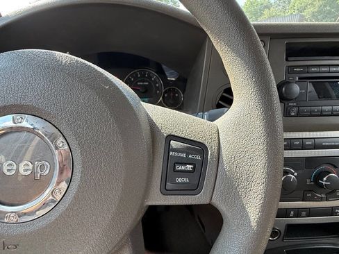 Used 2006 Jeep Commander 2WD image 76
