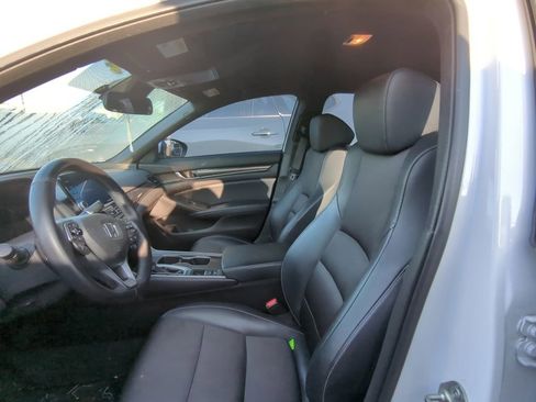 Used 2018 Honda Accord Sport image 6