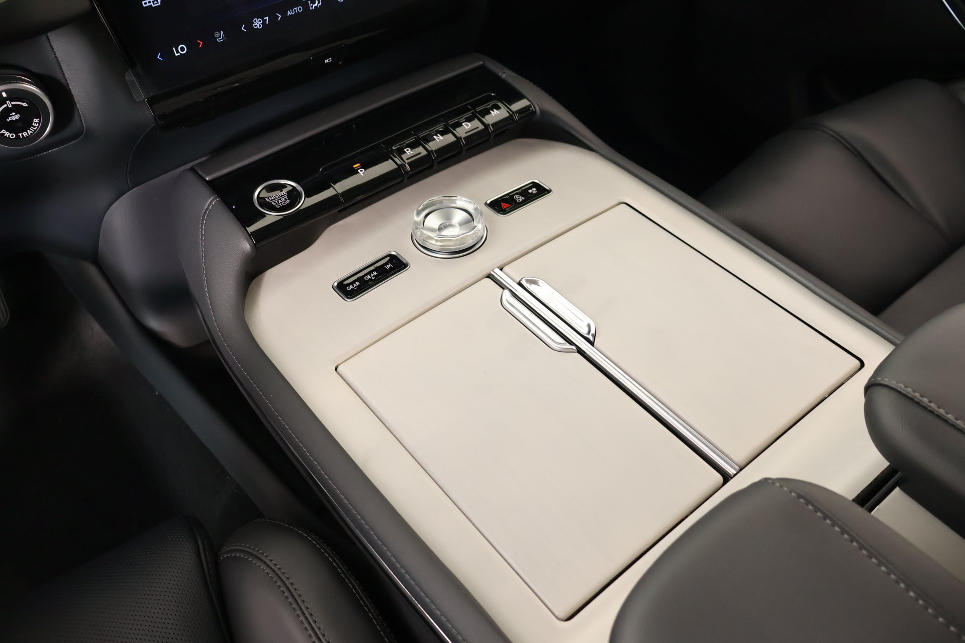 New 2026 Lincoln Navigator Premiere AWD/4WD image 8