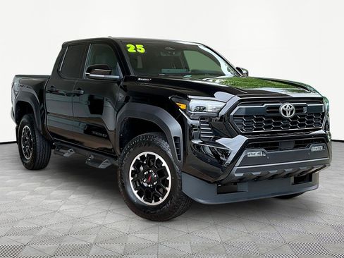 Used 2025 Toyota Tacoma TRD Off-Road w/ TRD Off Road Upgrade Package AWD/4WD image 3