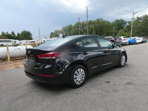 Used 2017 Hyundai Elantra SE FWD image 5