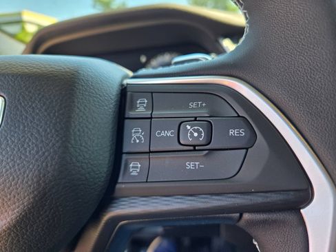 Used 2025 Jeep Grand Cherokee Altitude AWD/4WD image 19