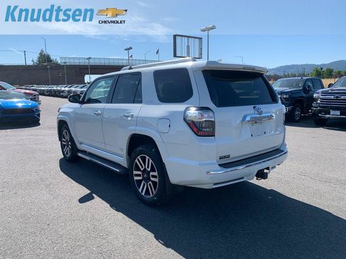 Used 2018 Toyota 4Runner Limited w/ Four Season Floor Mat Package AWD/4WD image 5
