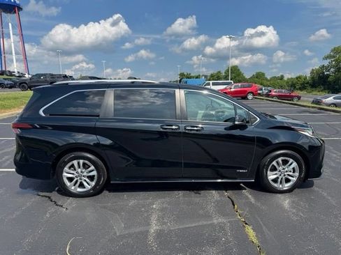 Used 2021 Toyota Sienna Limited AWD/4WD image 2