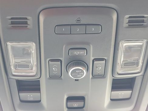 Used 2023 Cadillac Escalade Premium Luxury Platinum AWD/4WD image 31