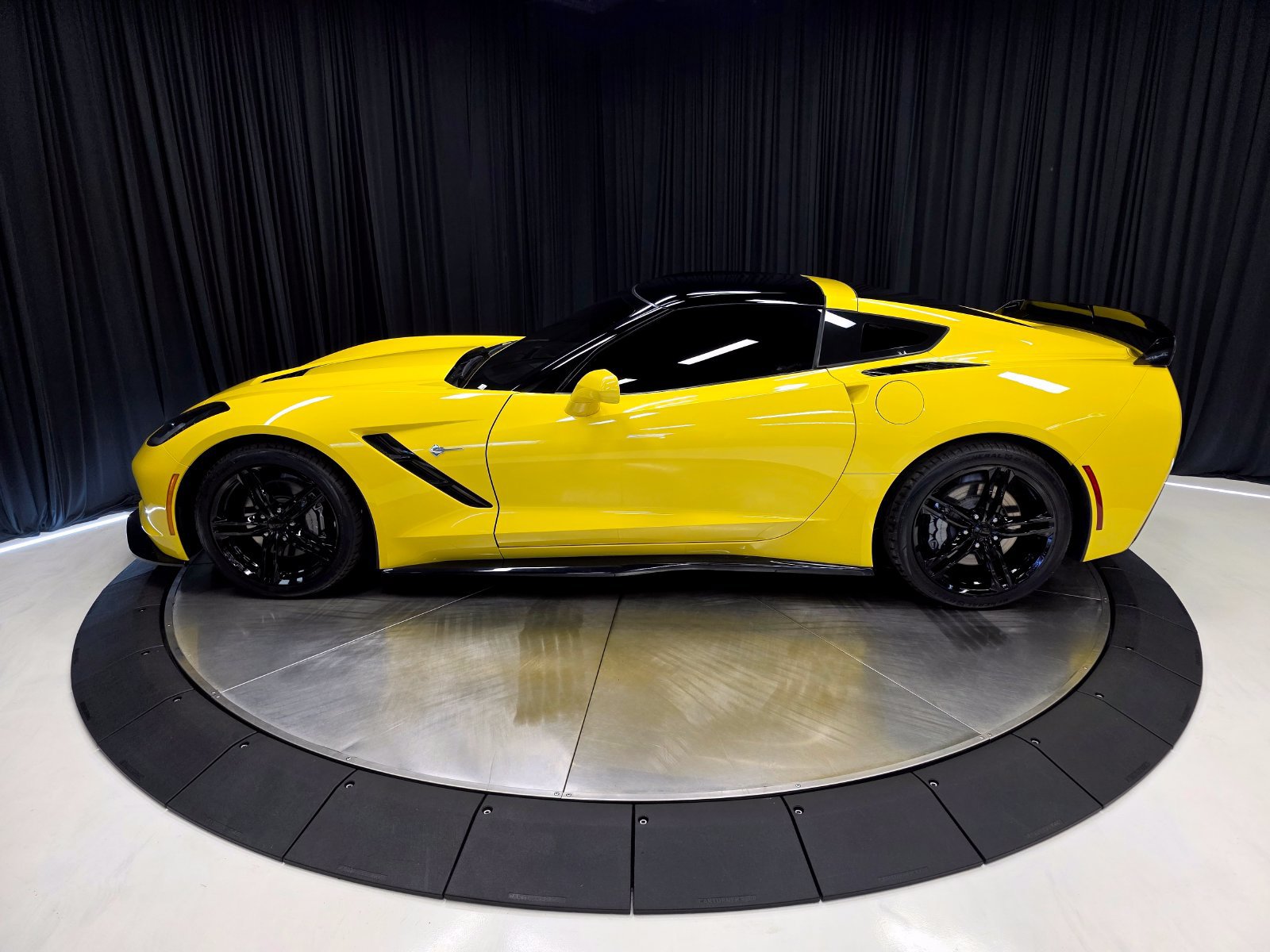 Used 2016 Chevrolet Corvette Stingray Coupe w/ 3LT Preferred Equipment Group RWD image 10