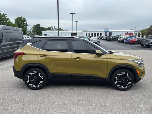 Used 2024 Kia Seltos SX w/ SX Sunroof Package AWD/4WD image 2