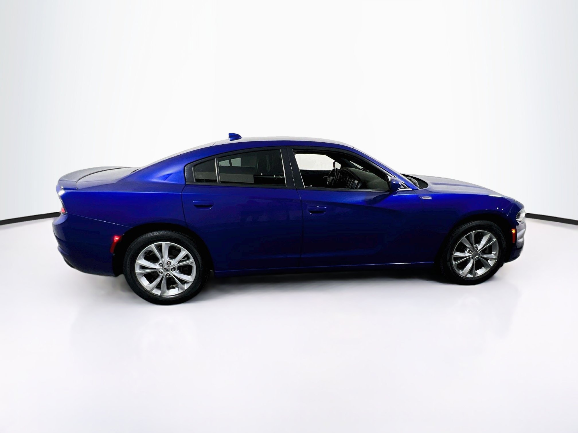 Used 2020 Dodge Charger SXT w/ Plus Group AWD/4WD image 4