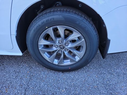 New 2026 Toyota Sienna LE image 27