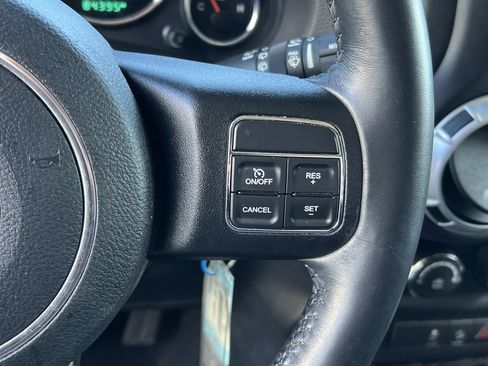 Used 2016 Jeep Wrangler Unlimited Rubicon w/ Connectivity Group AWD/4WD image 8