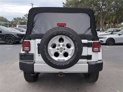 Used 2015 Jeep Wrangler Unlimited Sahara w/ Connectivity Group image 5