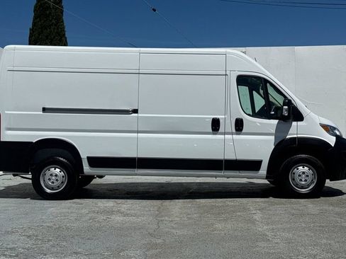 Used 2023 RAM ProMaster 2500 FWD image 2