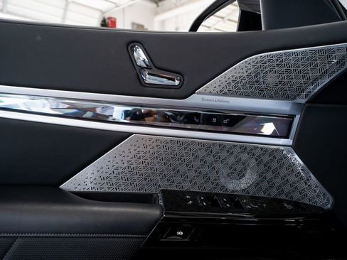 Used 2023 BMW 760i xDrive w/ Executive Package image 30