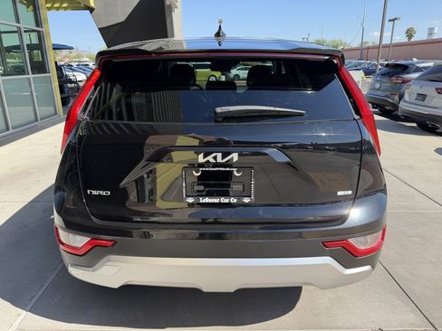 Used 2025 Kia Niro LX FWD image 13