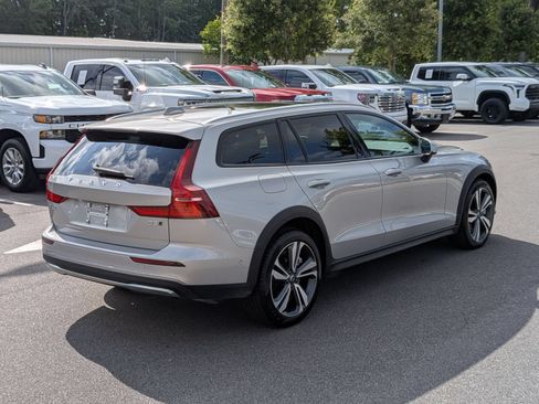 Used 2025 Volvo V60 B5 Cross Country Plus AWD/4WD image 3