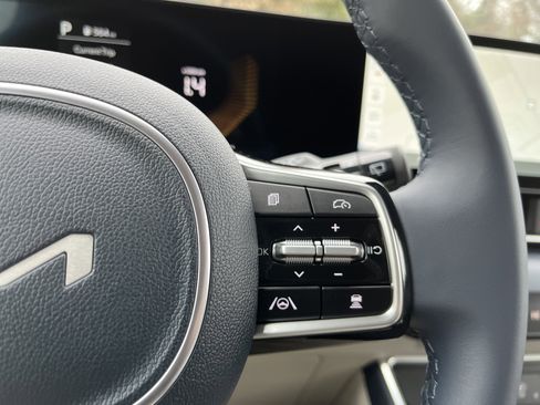 New 2026 Kia Carnival EX image 18