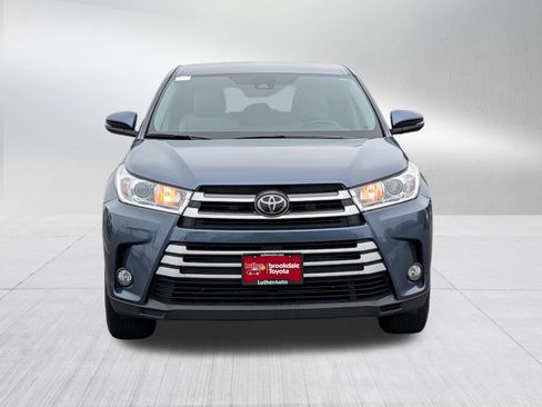 Used 2017 Toyota Highlander Plus AWD/4WD image 2
