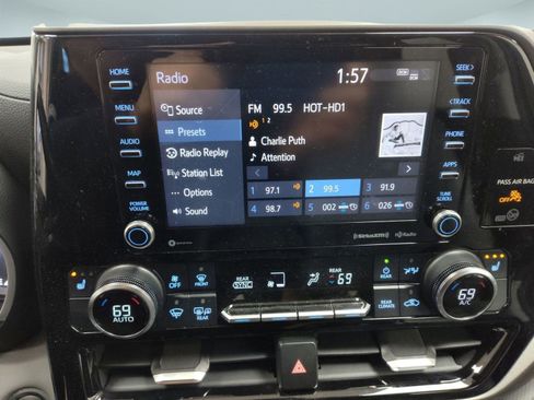 Used 2020 Toyota Highlander XLE image 24