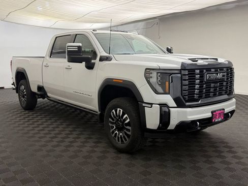 Used 2024 GMC Sierra 3500 Denali Ultimate AWD/4WD image 7