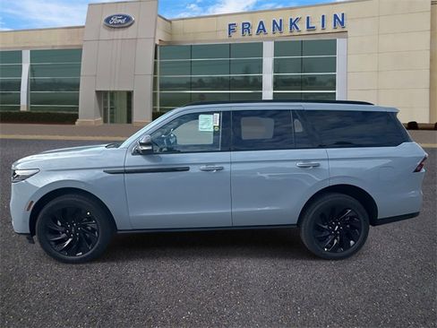 New 2025 Lincoln Navigator Reserve w/ Jet Appearance Package image 4