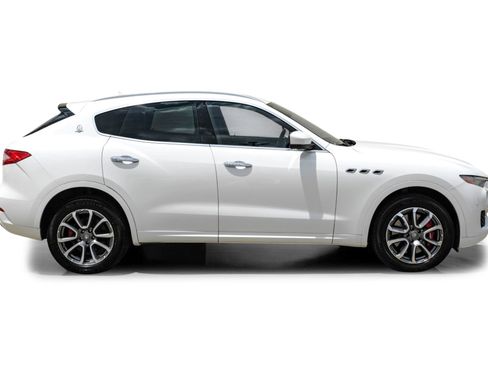 Used 2017 Maserati Levante S AWD/4WD image 6