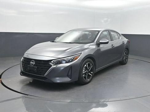 Used 2025 Nissan Sentra SV FWD image 2