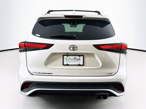 Used 2021 Toyota Highlander XSE FWD image 7