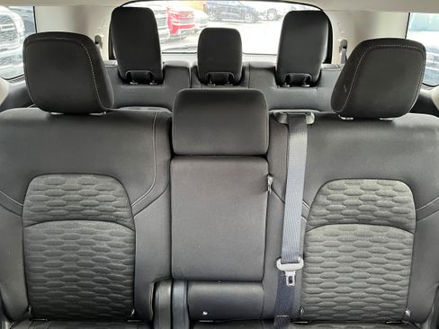 Used 2022 Nissan Pathfinder SV image 9