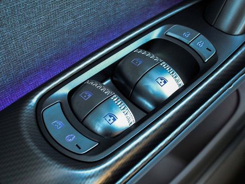 Used 2025 Genesis GV60 Advanced image 9