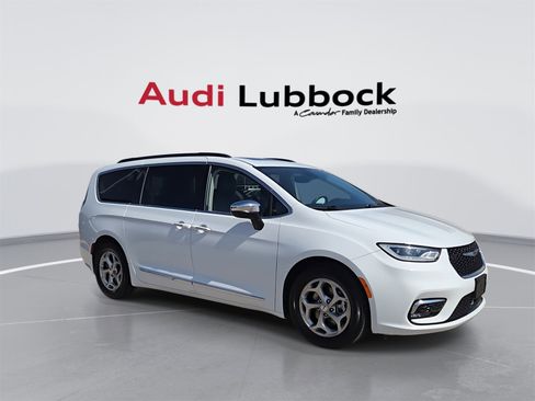 Used 2023 Chrysler Pacifica Limited image 2