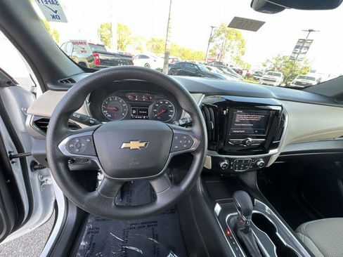 Used 2022 Chevrolet Traverse LS image 11