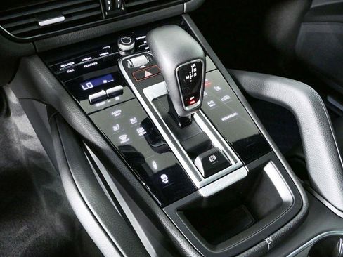 Certified 2022 Porsche Cayenne Coupe AWD/4WD image 17