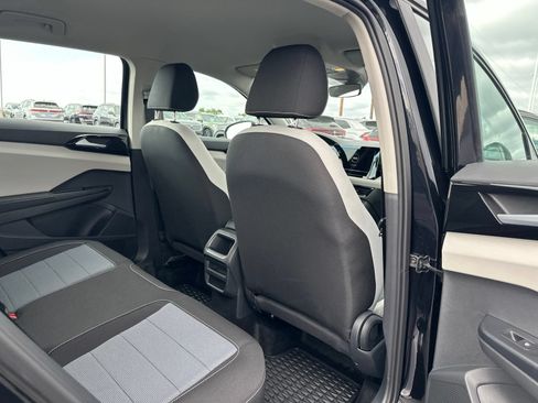 Certified 2025 Volkswagen Taos S AWD/4WD image 28