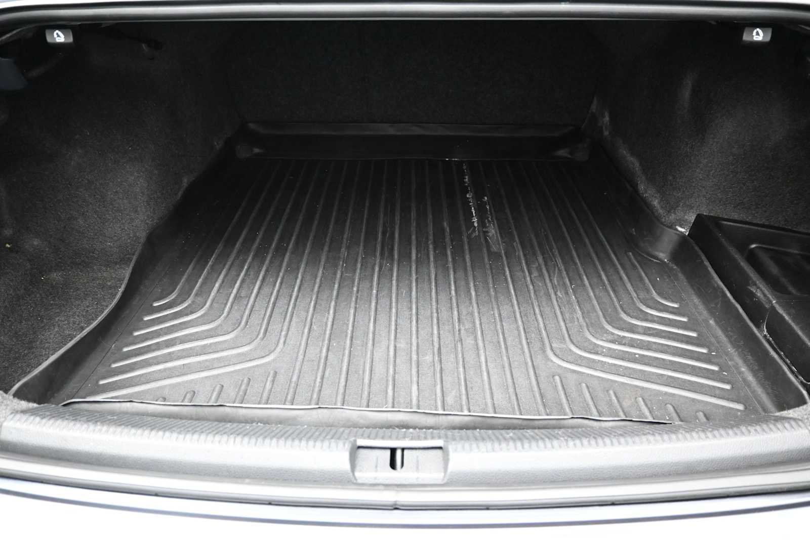 Used 2012 Volkswagen Passat TDI SE FWD image 17