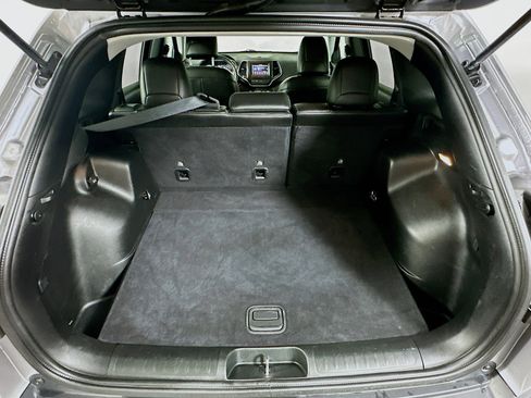 Used 2019 Jeep Cherokee Latitude Plus w/ Cold Weather Group image 27