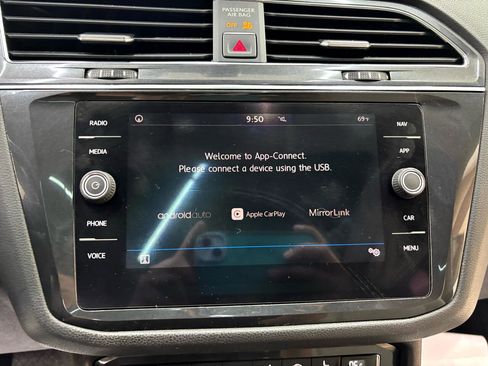 Used 2018 Volkswagen Tiguan SEL image 26