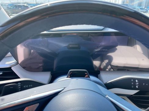 Used 2025 Buick Enclave Avenir FWD image 9