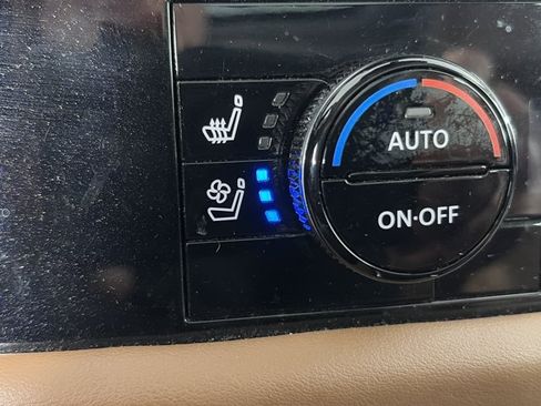 Certified 2024 Nissan Pathfinder Platinum AWD/4WD image 30