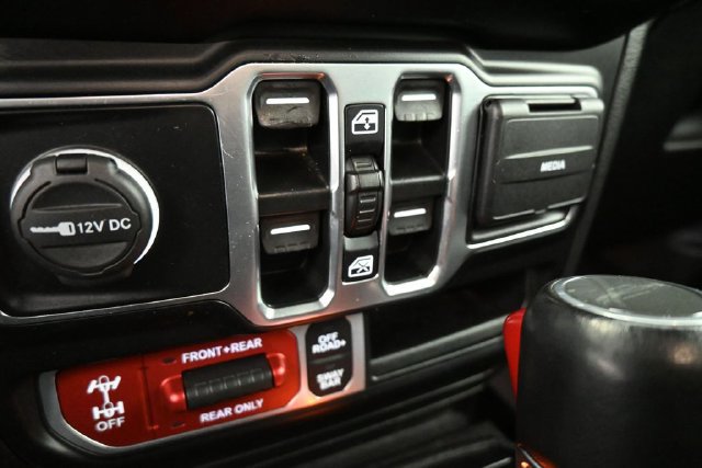 Used 2022 Jeep Gladiator Rubicon w/ Dual Top Group AWD/4WD image 13