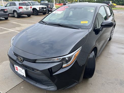 Used 2024 Toyota Corolla LE FWD image 3