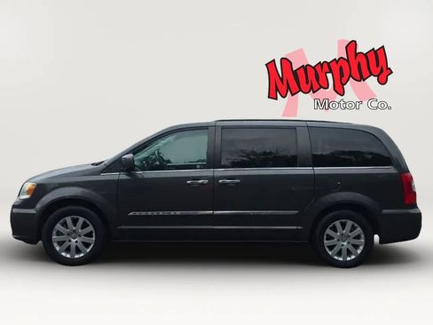 Used 2015 Chrysler Town & Country Touring w/ Driver Convenience Group FWD image 5