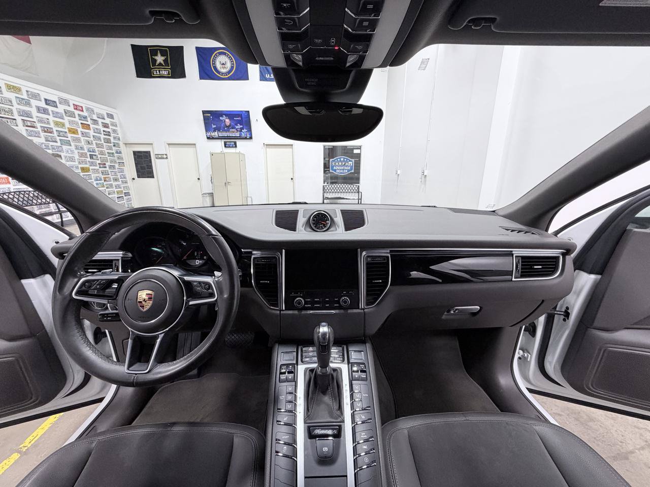 Used 2018 Porsche Macan AWD/4WD image 28