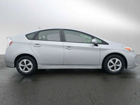Used 2014 Toyota Prius Three image 2