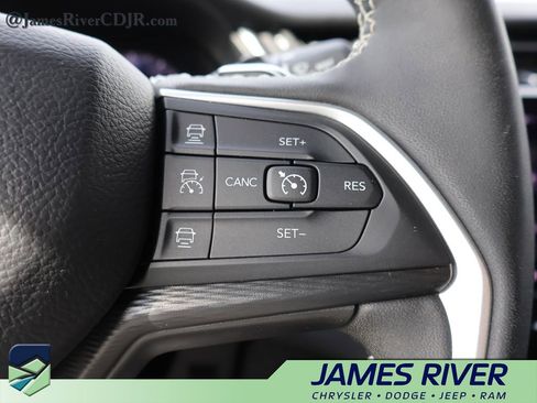 Used 2025 Jeep Grand Cherokee Altitude AWD/4WD image 28