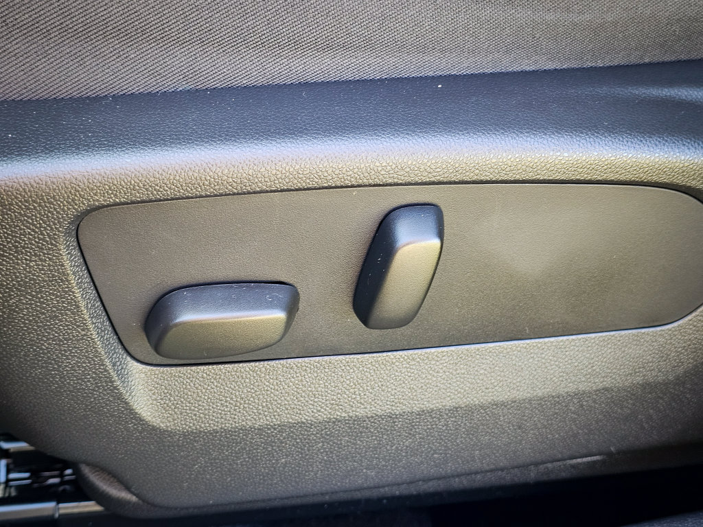 Used 2022 Buick Envision Essence w/ Safety Package FWD image 18