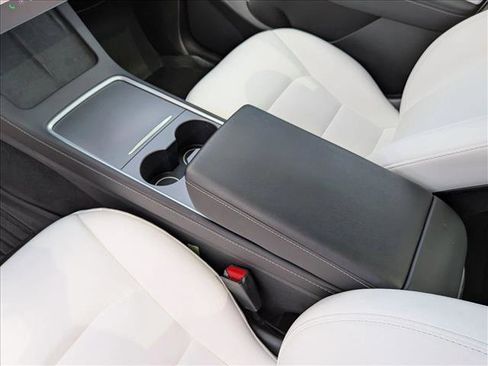 Used 2022 Tesla Model Y Performance image 15