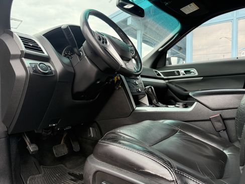 Used 2014 Ford Explorer XLT w/ Equipment Group 202A image 15