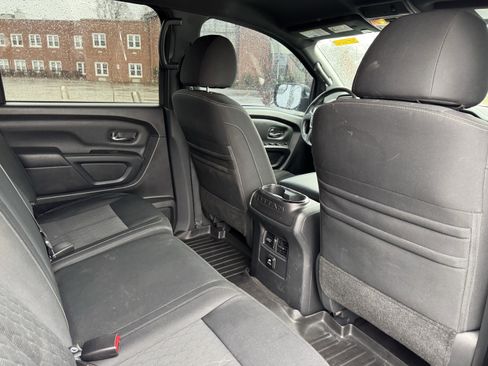 Used 2018 Nissan Titan SV w/ SV Convenience Package image 37
