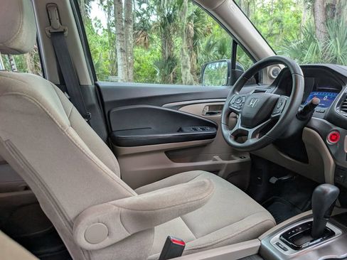 Used 2019 Honda Pilot EX image 10
