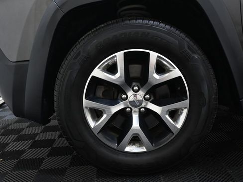 Used 2014 Jeep Cherokee Trailhawk w/ Cold Weather Group AWD/4WD image 33